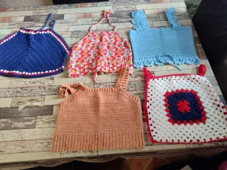 Tops de punto hechos a mano