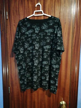 Camiseta negra estampada con setas XL