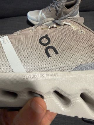 On Running Cloud 44 Beige/Gris