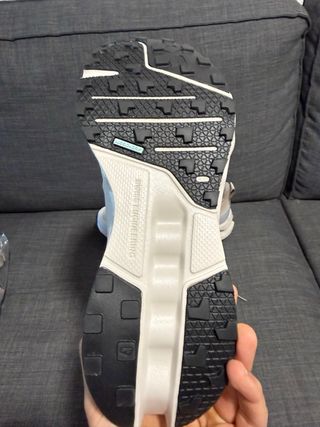 On Running Cloud 44 Beige/Gris