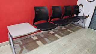 Mesita y 4 Sillas Sala de Espera