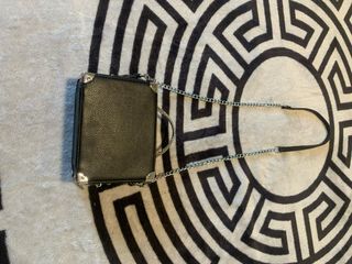 Bolso negro tachuelas plateadas,