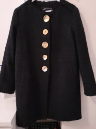 Chaqueta Zara Mujer Negra Botones Dorados.
