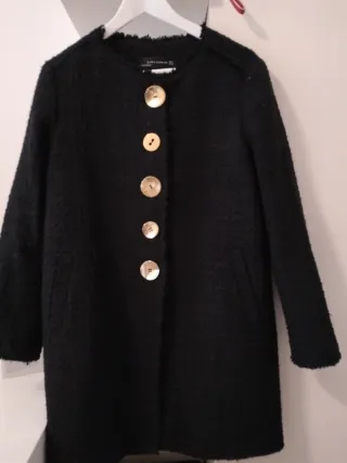 Chaqueta Zara Mujer Negra Botones Dorados.