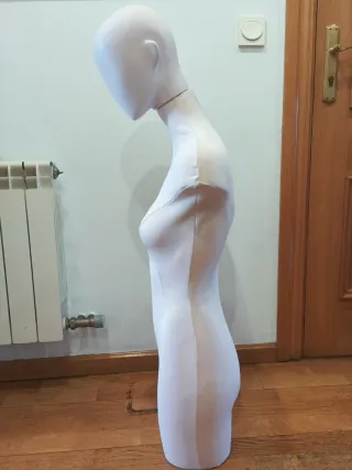Maniquí de tela con cabeza