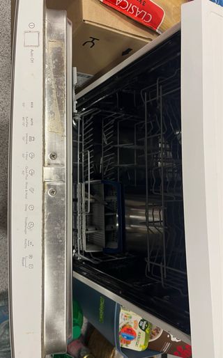 Lavavajillas Electrolux con plástico protector