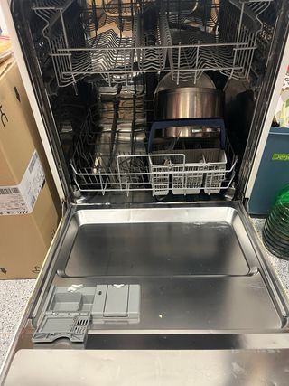 Lavavajillas Electrolux con plástico protector