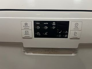 Lavavajillas Electrolux con plástico protector