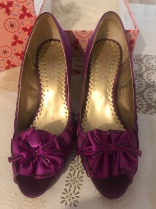 Zapatos de raso lila talla 38 y cartera a juego