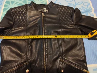 Chaqueta de polipiel negra