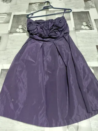 Vestido morado de fiesta sin tirantes