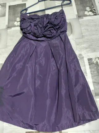 Vestido morado de fiesta sin tirantes