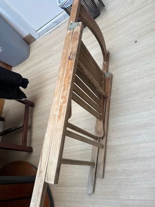 Juego de sillas de madera apto exterior