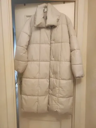 Plumífero largo beige muy calentito da mucha talla