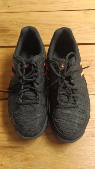 Zapatillas pádel negras y naranjas