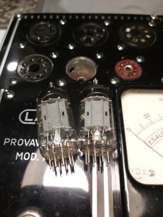 Coppia Valvole Fivre ECC82 amplificatrici nuove.