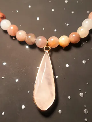 Collar hecho a mano cuarzo rosa y multicolor