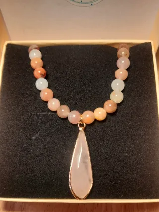 Collar hecho a mano cuarzo rosa y multicolor
