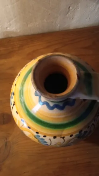 Jarra antigua decorada