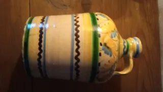 Jarra antigua decorada