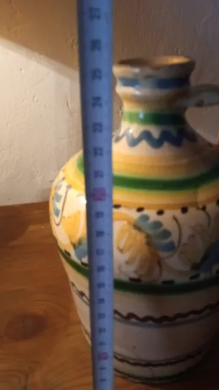 Jarra antigua decorada