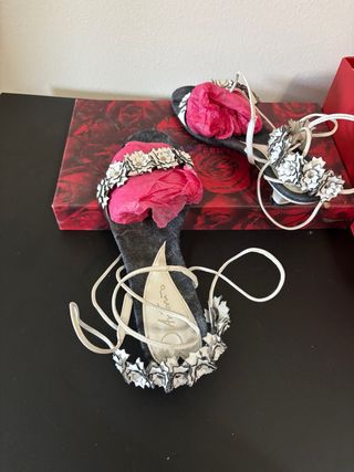 Sandalias de tacón con flores