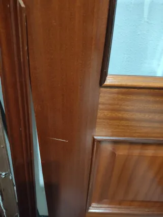 Puerta interior abatible acristalada con marcos