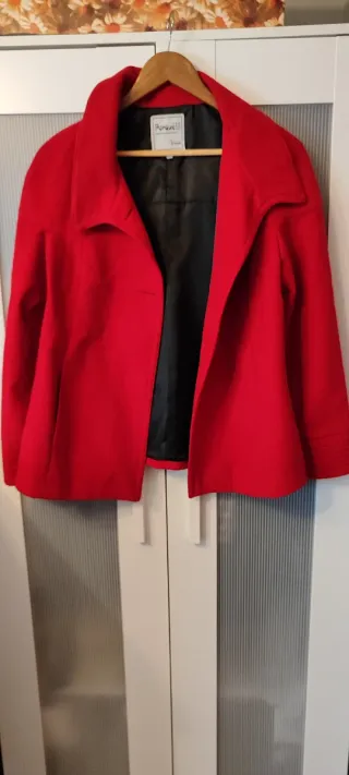 Chaqueta roja corta