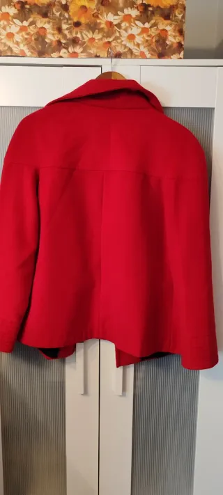 Chaqueta roja corta