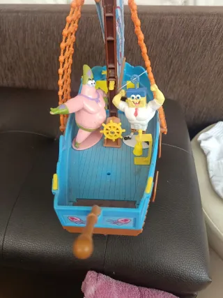 Barco Pirata Bob Esponja con Figuras