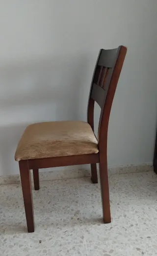 Mesa y 4 sillas nogal