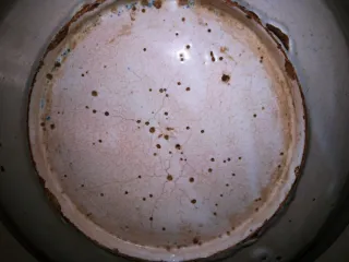 Plato antiguo decorado azul y blanco