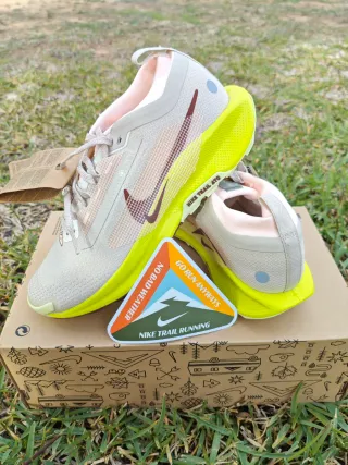 Nike Pegasus Trail 5 GTX amarillo/rosa