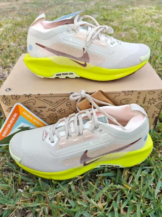 Nike Pegasus Trail 5 GTX amarillo/rosa