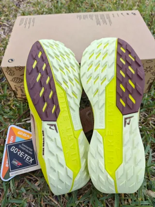 Nike Pegasus Trail 5 GTX amarillo/rosa