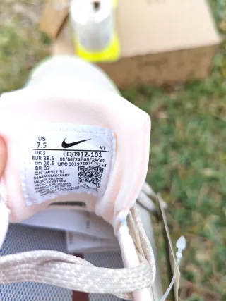 Nike Pegasus Trail 5 GTX amarillo/rosa