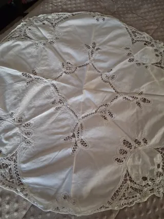 Tovaglia fatta a mano , ricamata