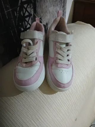 Zapatos SKX rosas y blancos Número 32