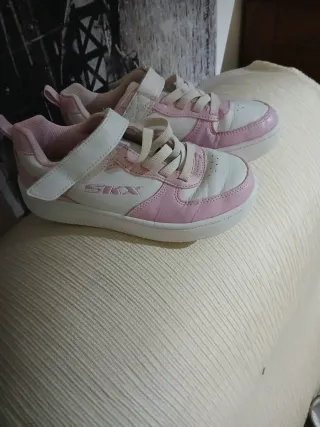 Zapatos SKX rosas y blancos Número 32