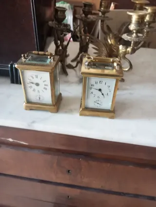 2 Relojes de Mesa Dorados