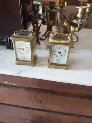 2 Relojes de Mesa Dorados