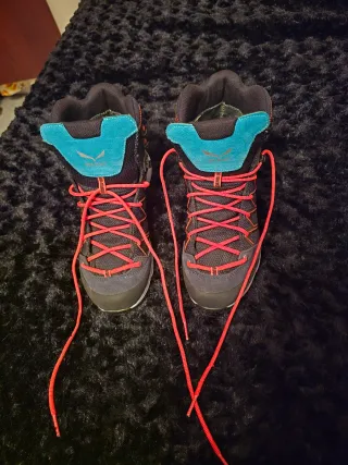 Botas Salewa Negras y Turquesa