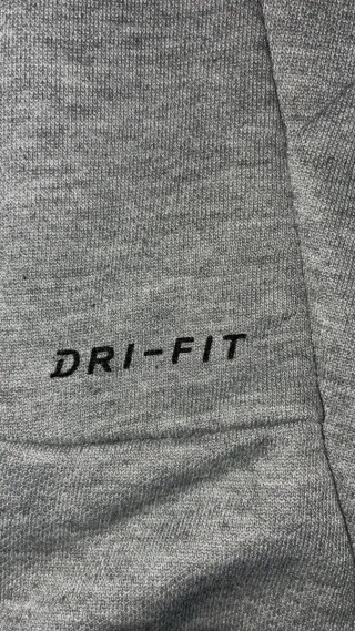 Chaqueta Nike Dri-Fit Gris