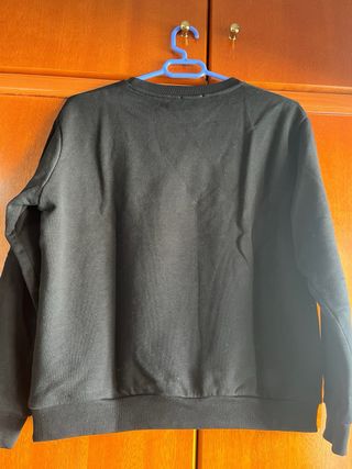 Jersey E&A Negro con #HELLO Rojo Talla M