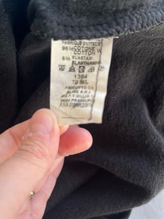 Jersey E&A Negro con #HELLO Rojo Talla M