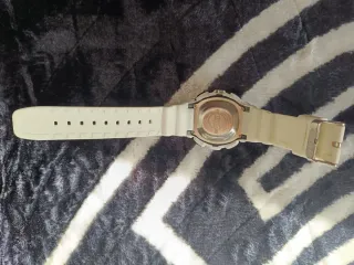 Reloj Casio Blanco y Plateado