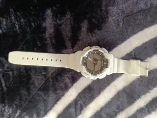 Reloj Casio Blanco y Plateado