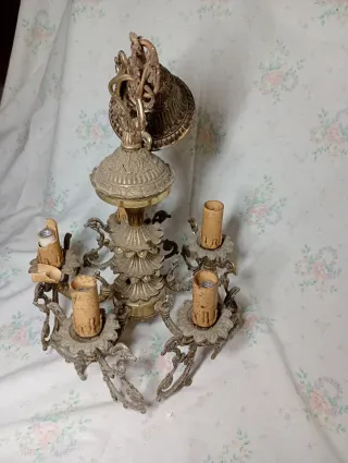 Lámpara de metal antigua