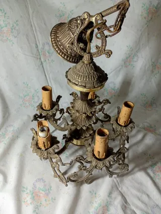 Lámpara de metal antigua