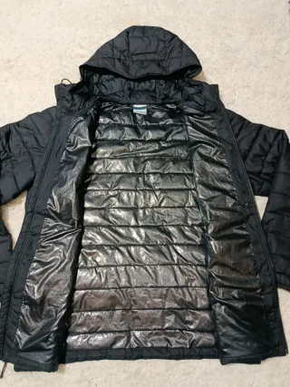 Piumino Columbia nero con cappuccio